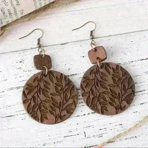 Boho-Chic Wooden Leaf Dangle Earrings - - Picture 3 of 4